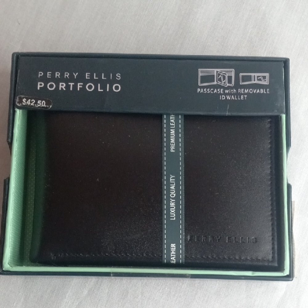 Perry Ellis Black Leather Card Holder